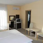 パーク ゲストハウス 3*